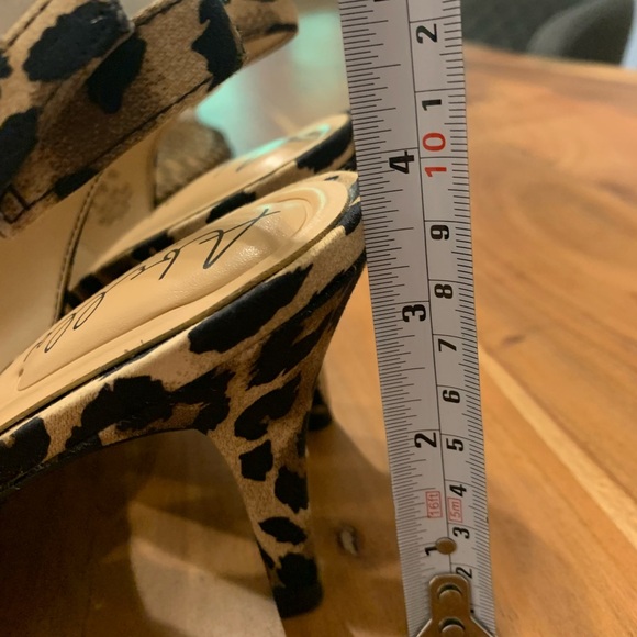 Sandal size 8 leopard style - Picture 5 of 6